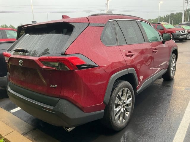Used 2020 Toyota RAV4 XLE Premium FWD image 7