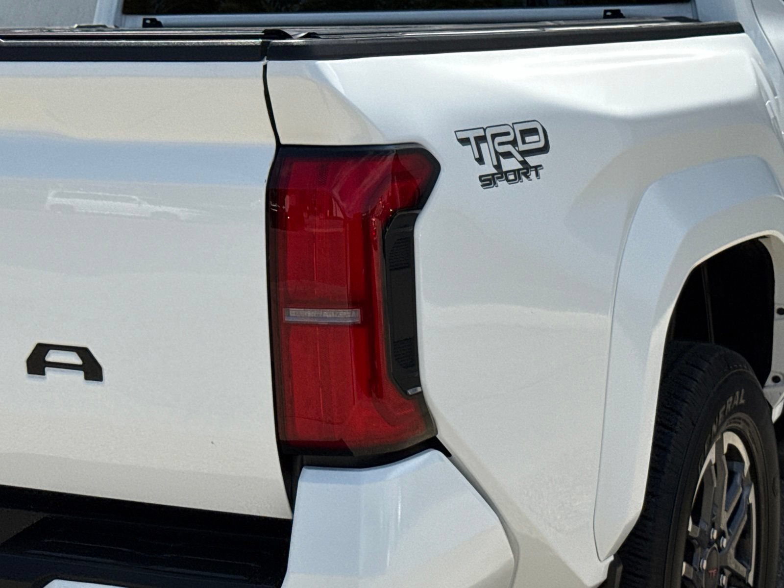 Used 2024 Toyota Tacoma TRD Sport AWD/4WD image 14