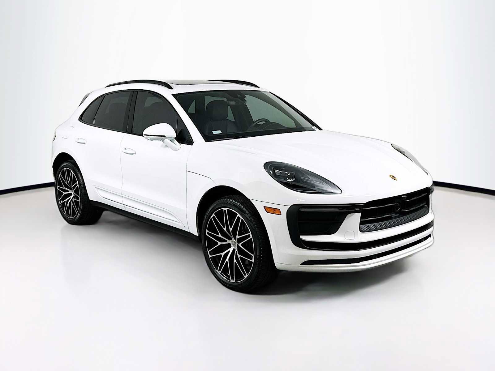 Certified 2025 Porsche Macan AWD/4WD image 7