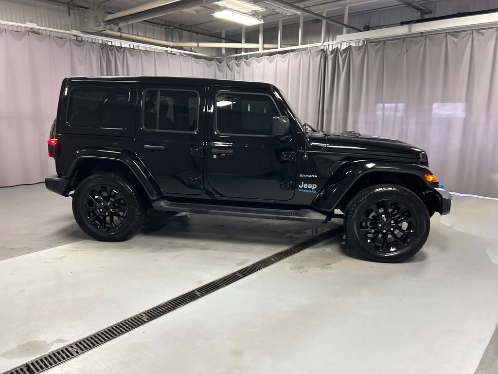Used 2022 Jeep Wrangler Unlimited Sahara w/ Cold Weather Group AWD/4WD image 8