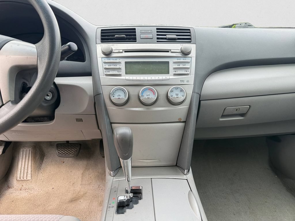 Used 2011 Toyota Camry LE FWD image 11