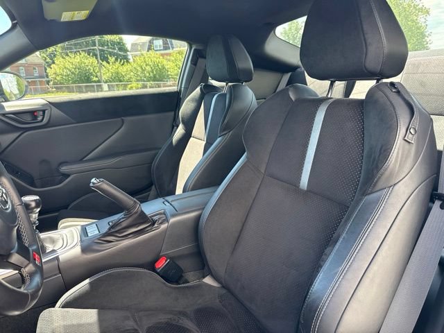 Used 2022 Toyota GR86 Premium w/ ALL Weather Mat Package (TMS) RWD image 10