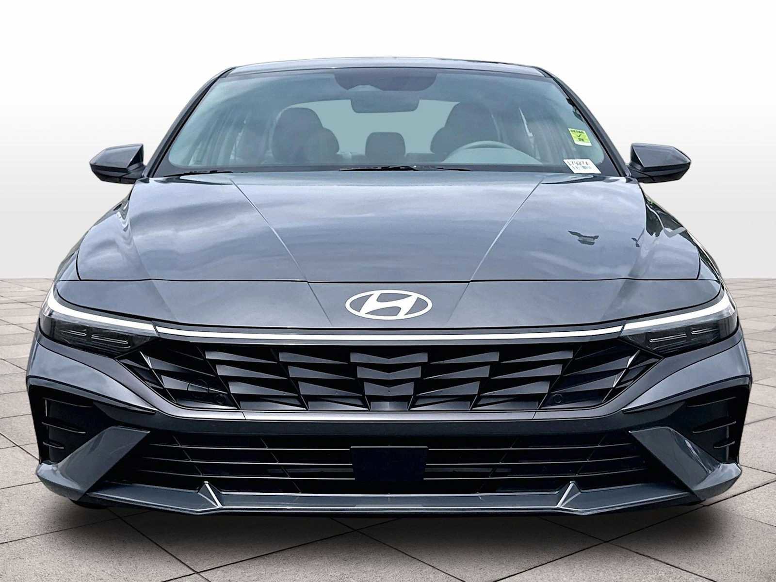 Used 2024 Hyundai Elantra SEL w/ Convenience Package FWD image 3
