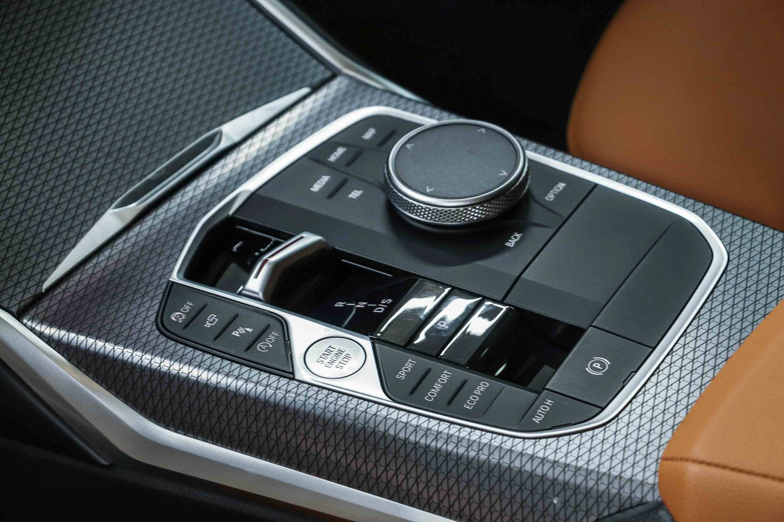 Used 2025 BMW 330i Sedan w/ M Sport Package RWD image 19