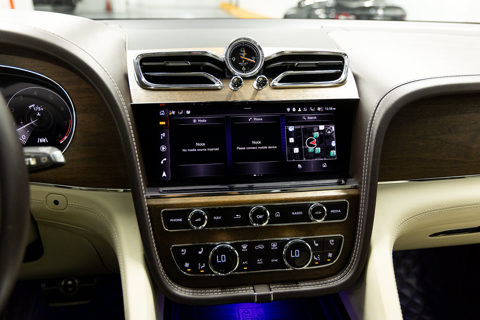 Used 2023 Bentley Bentayga AWD/4WD image 35