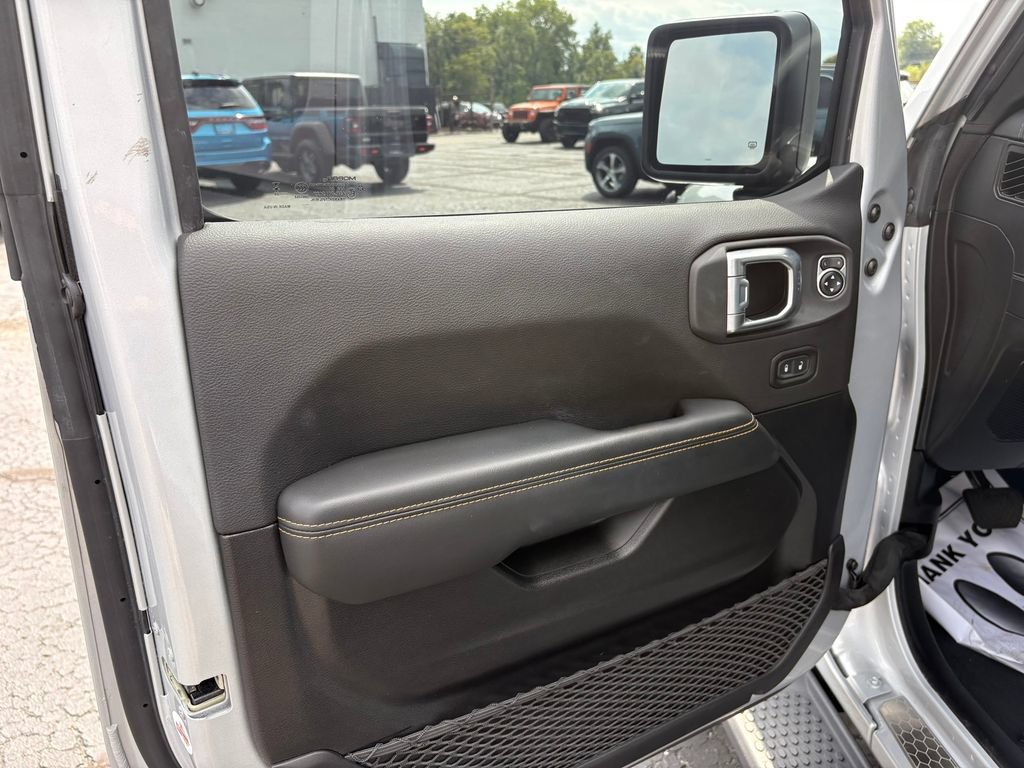 Used 2024 Jeep Wrangler Unlimited Sahara w/ Technology Group AWD/4WD image 13