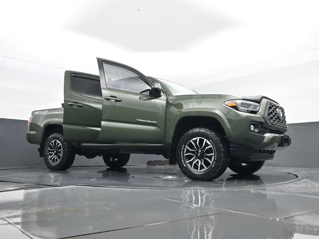Used 2021 Toyota Tacoma TRD Sport w/ Technology Package AWD/4WD image 29