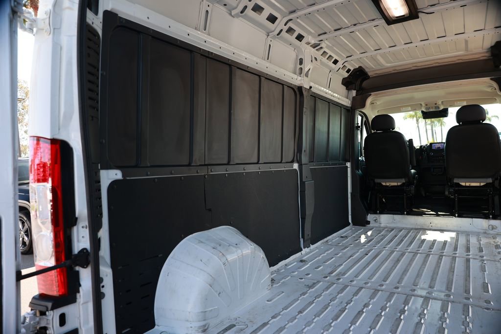 Used 2025 RAM ProMaster 2500 w/ Convenience Group FWD image 32