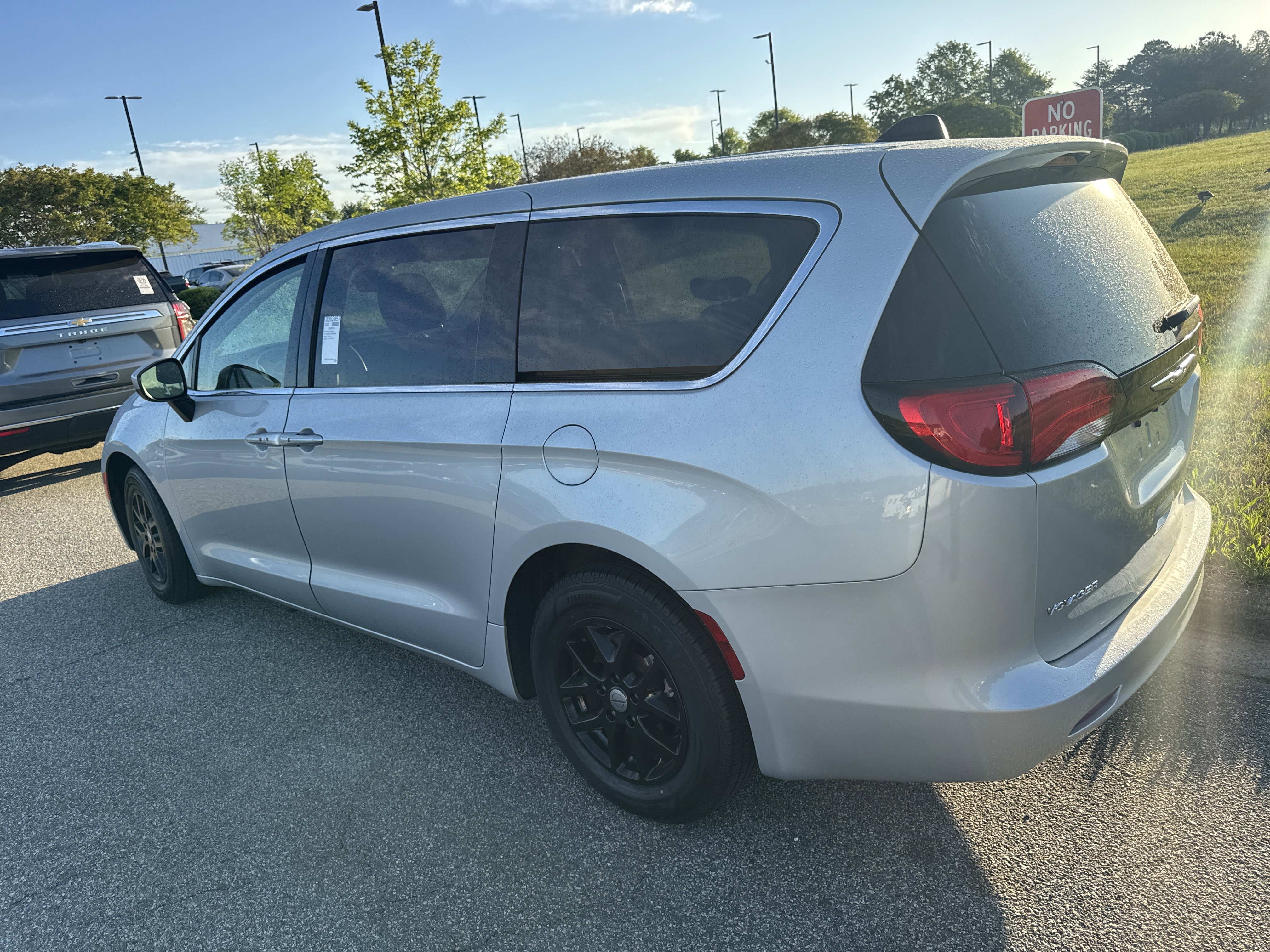 Used 2023 Chrysler Voyager LX image 8