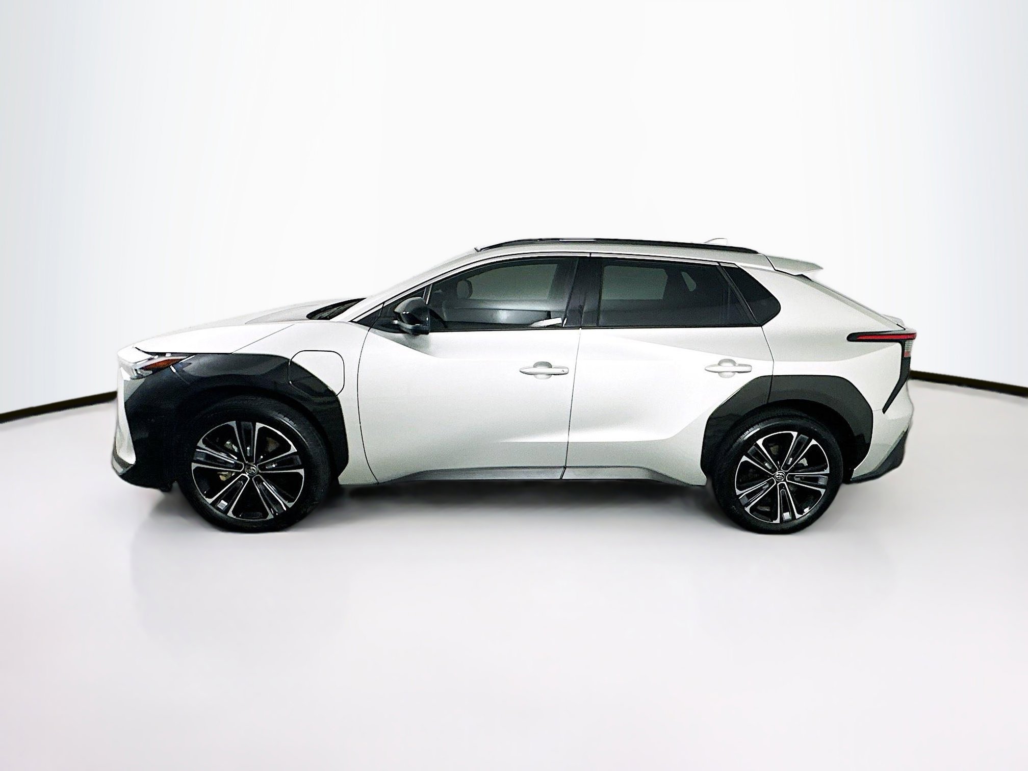 Used 2023 Toyota bZ4X Limited w/ Weather Package image 4