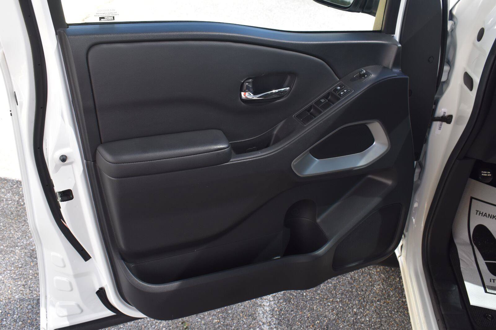 Certified 2025 Nissan Frontier SV w/ SV Convenience Package RWD image 25