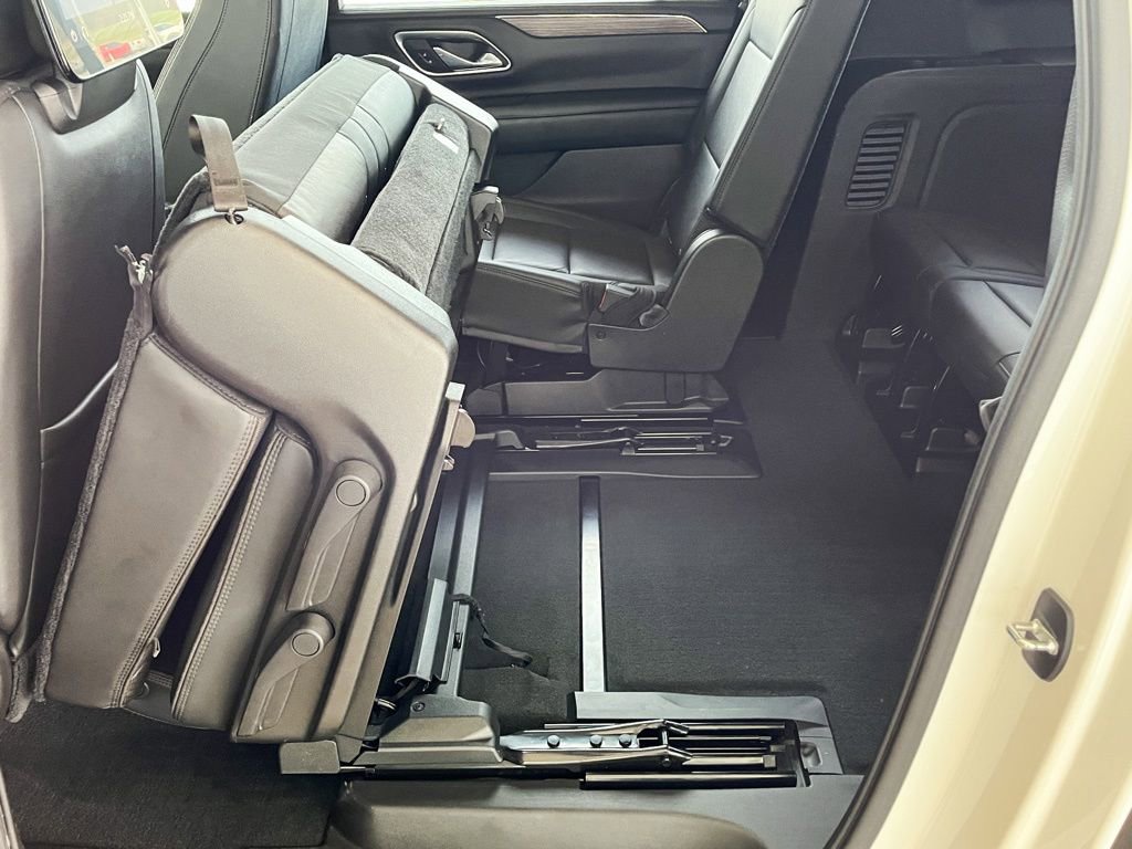 Used 2021 Chevrolet Suburban High Country w/ Premium Package image 32