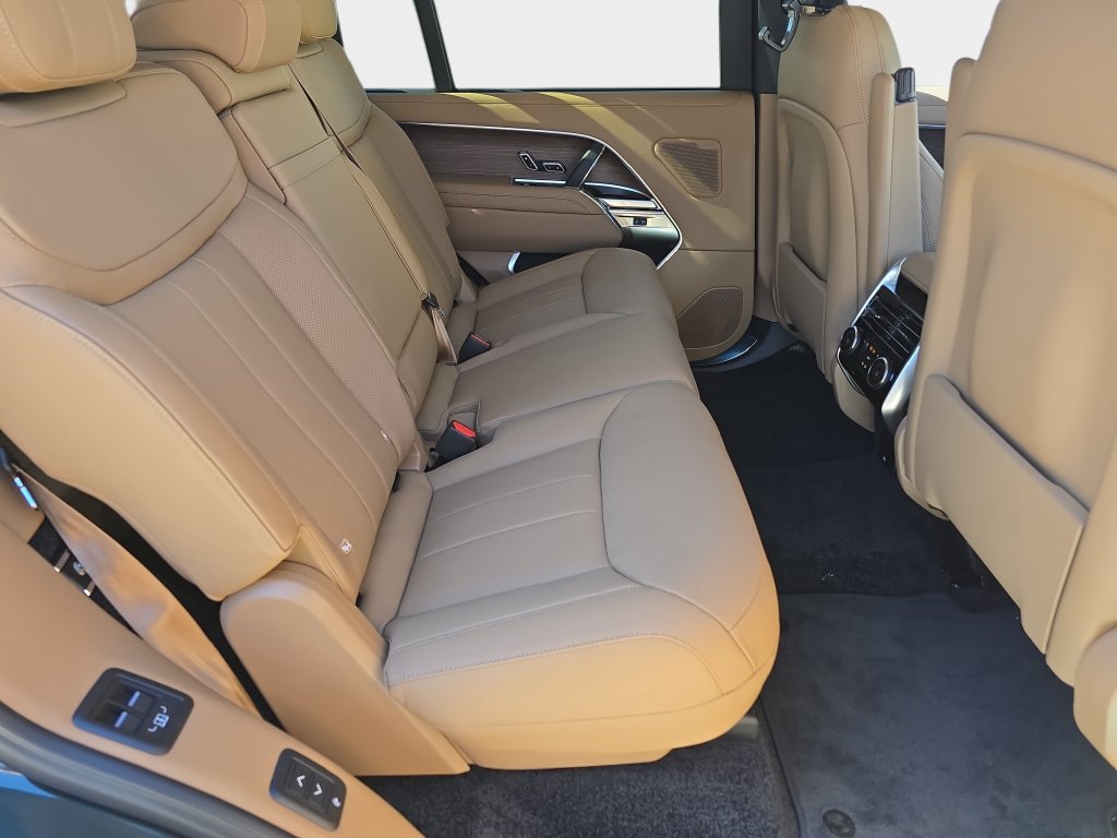 New 2027 Land Rover Range Rover Long Wheelbase SE AWD/4WD image 11