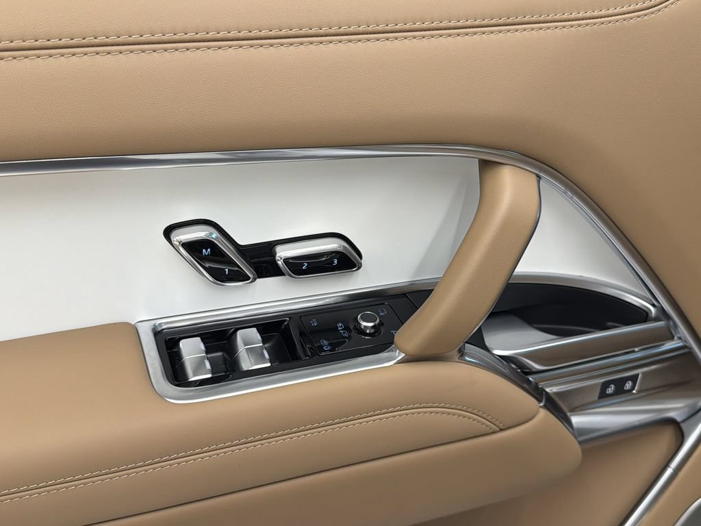New 2026 Land Rover Range Rover SV AWD/4WD image 18