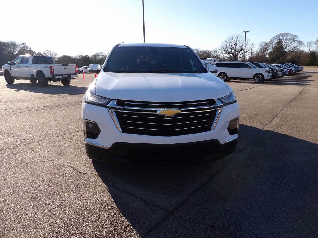 Used 2023 Chevrolet Traverse LT image 3