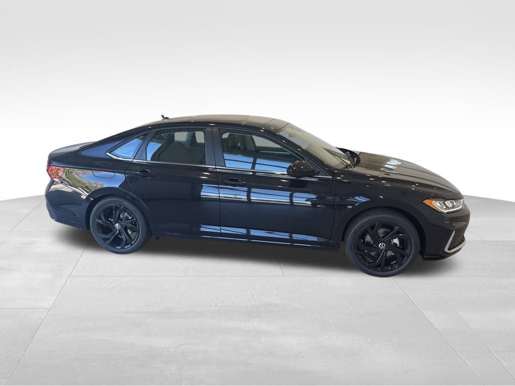 New 2025 Volkswagen Jetta SE image 6