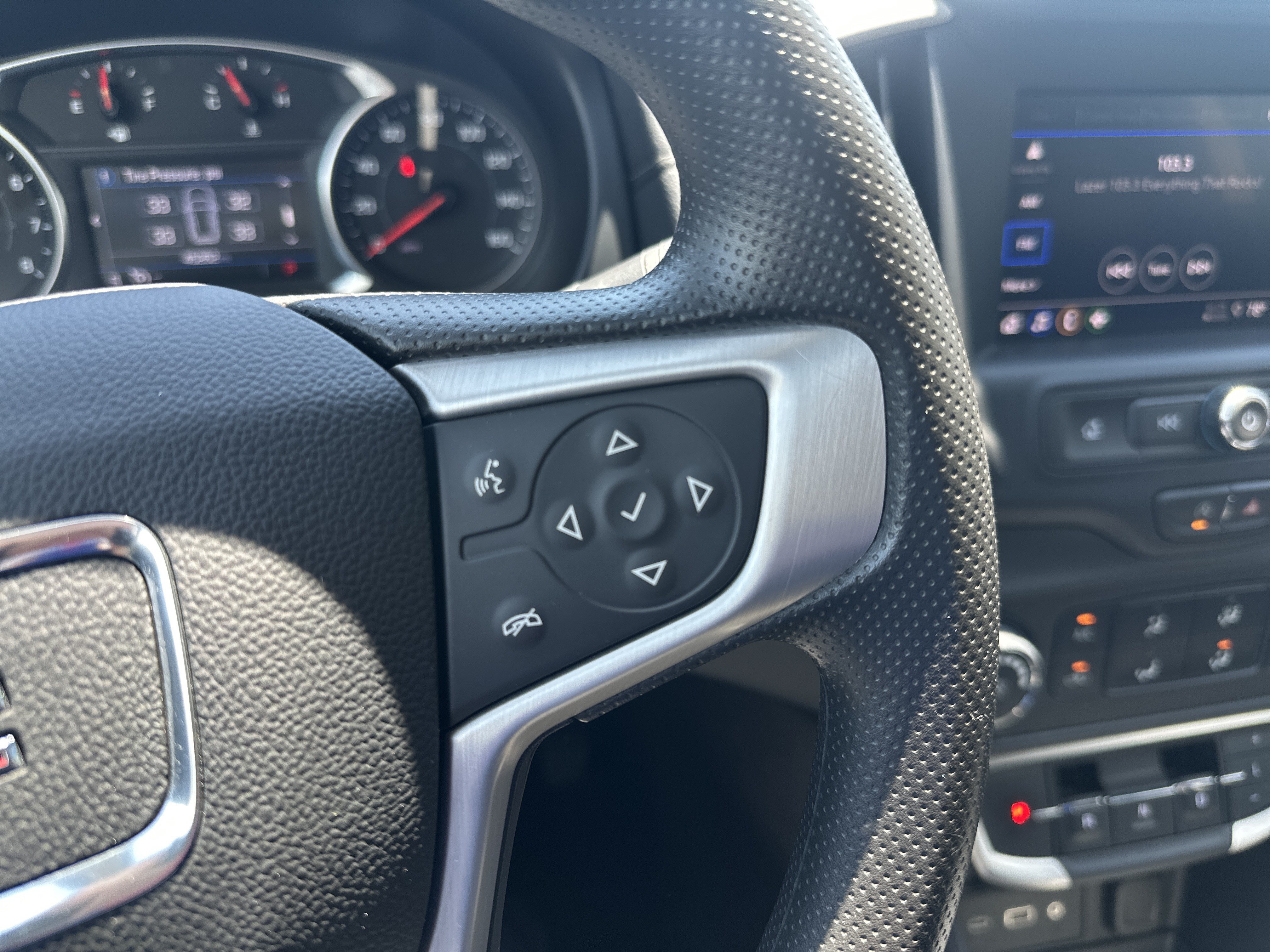 Used 2024 GMC Terrain SLE AWD/4WD image 25