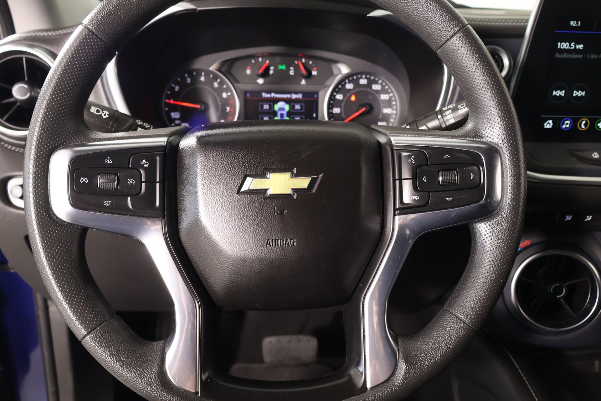 Used 2023 Chevrolet Blazer LT w/ Convenience Package FWD image 3