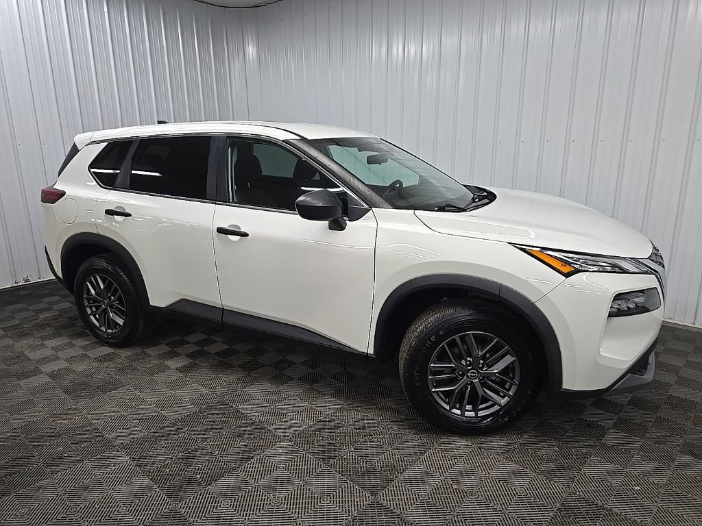 Used 2022 Nissan Rogue S image 1