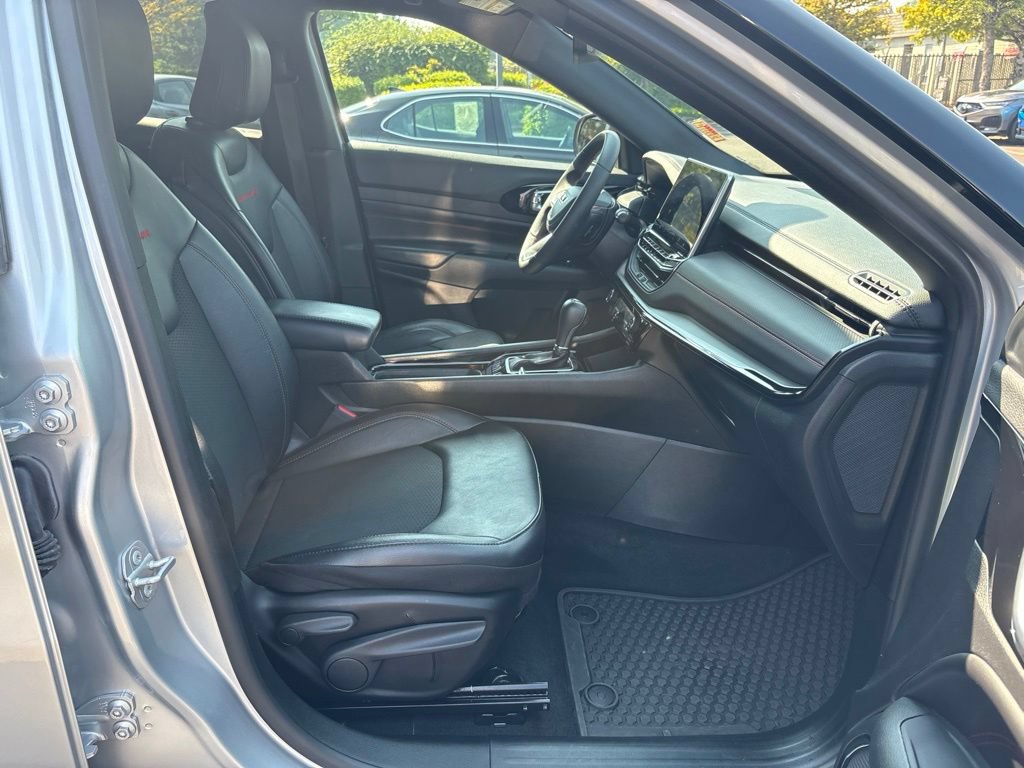 Used 2025 Jeep Compass Trailhawk AWD/4WD image 23