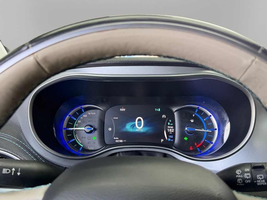 Used 2018 Chrysler Pacifica Limited w/ Advanced Safetytec Group FWD image 18