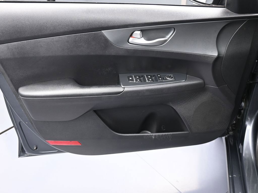 Used 2021 Kia Forte LXS image 12