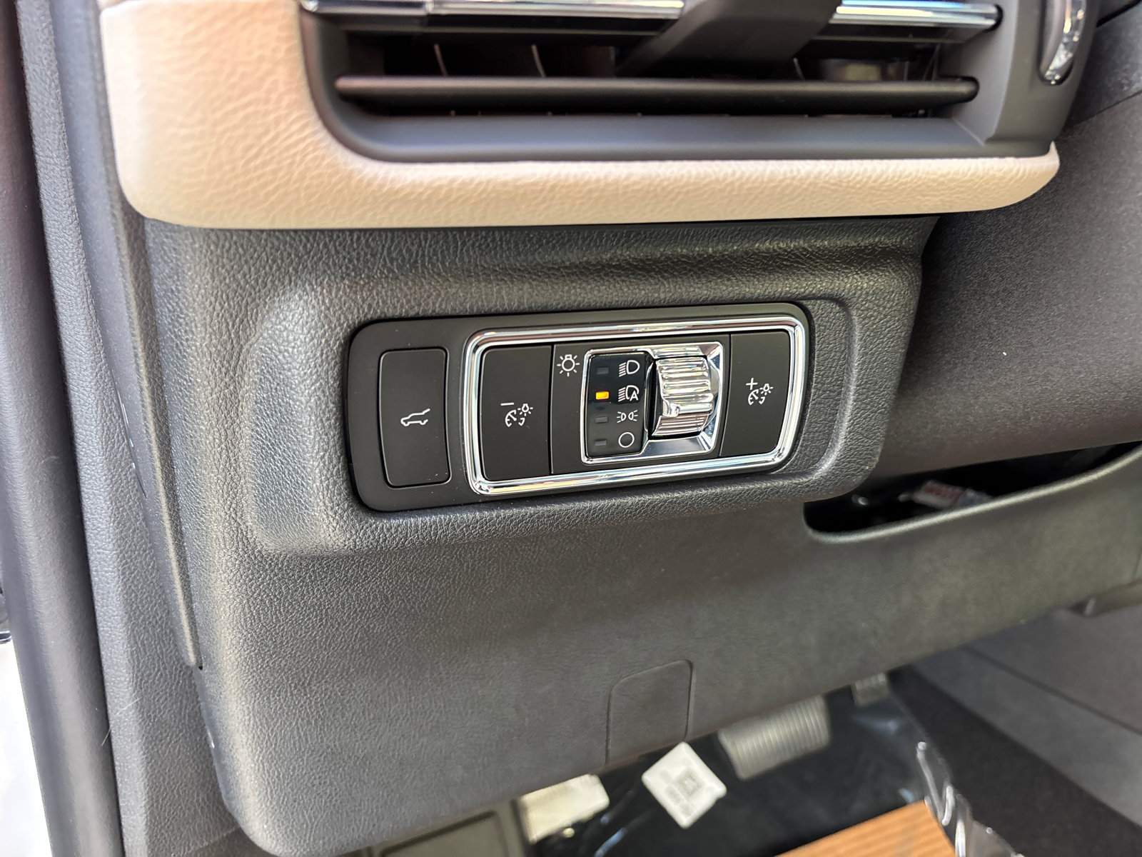 New 2026 Lincoln Corsair Reserve image 14