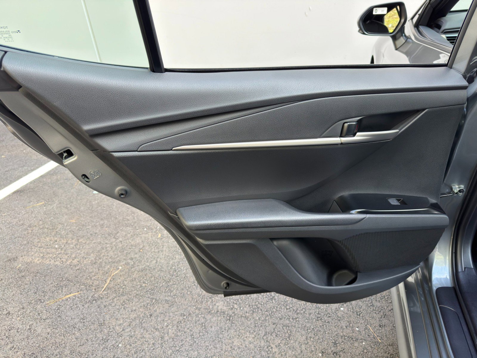 Used 2025 Toyota Camry SE w/ Convenience Package image 39