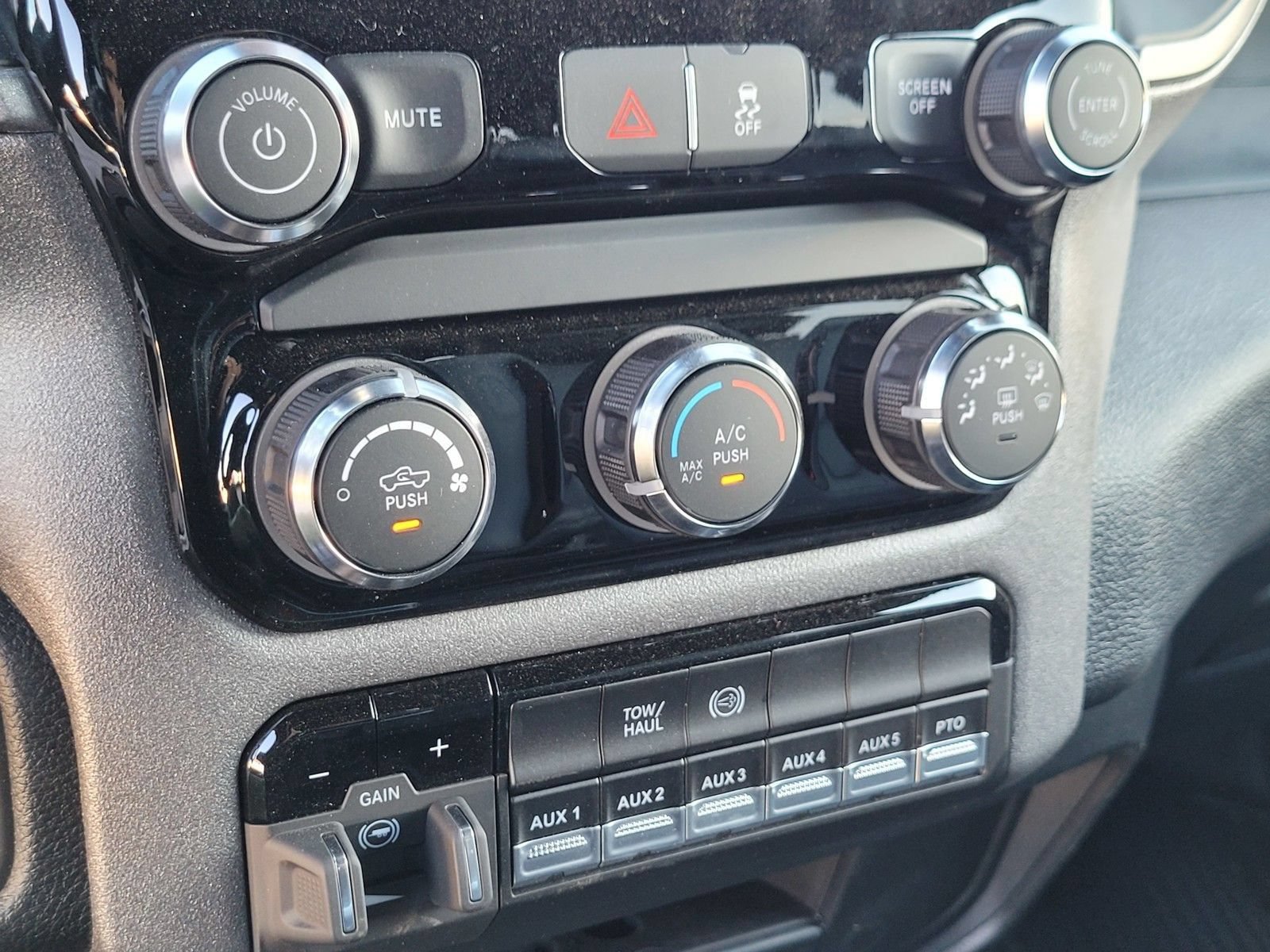 New 2025 RAM 5500 Tradesman AWD/4WD image 15