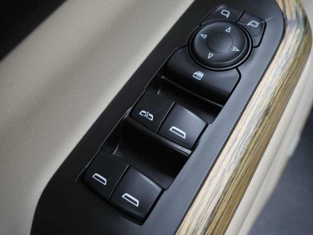 Used 2019 GMC Acadia Denali w/ Technology Package AWD/4WD image 15