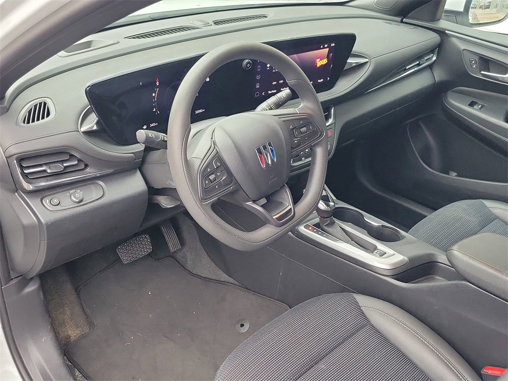 Used 2025 Buick Envista Preferred image 11