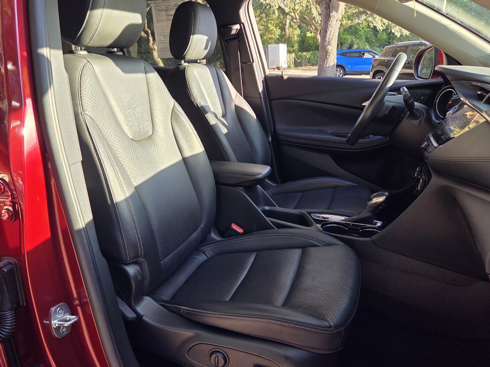 Used 2023 Buick Encore GX Essence w/ Experience Buick Package FWD image 21