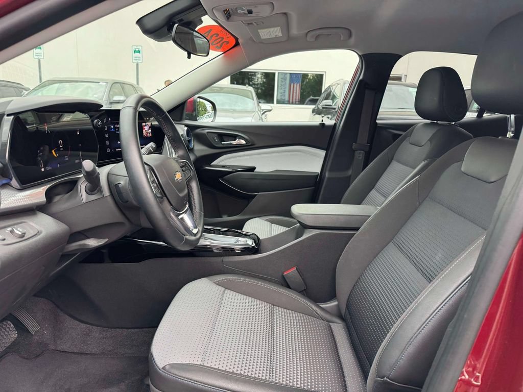 Used 2024 Chevrolet Trax LT w/ Driver Confidence Package FWD image 15
