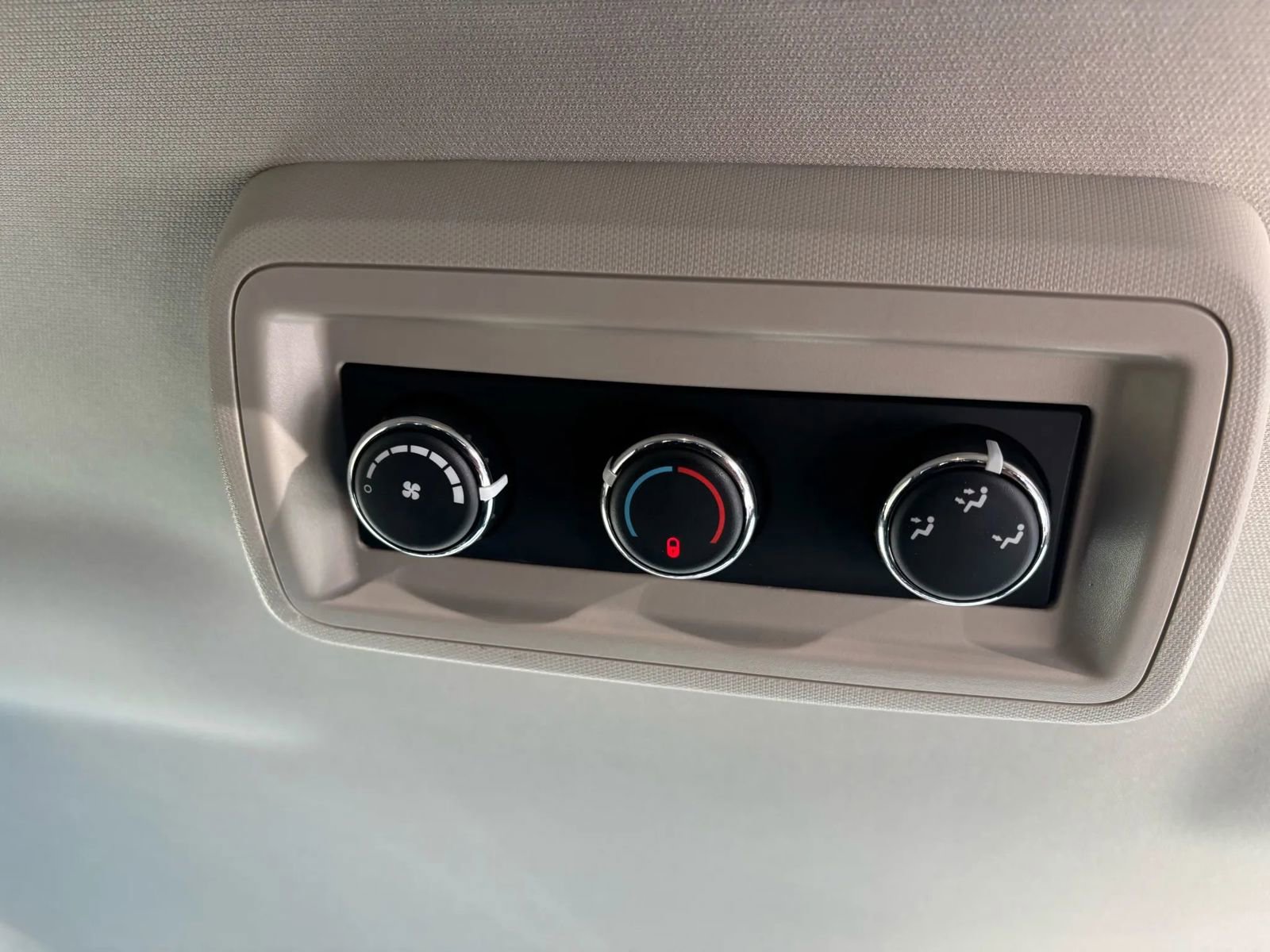 Used 2019 Dodge Journey SE image 37