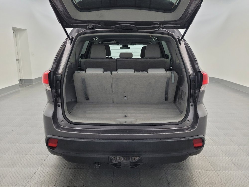 Used 2019 Toyota Highlander LE image 29