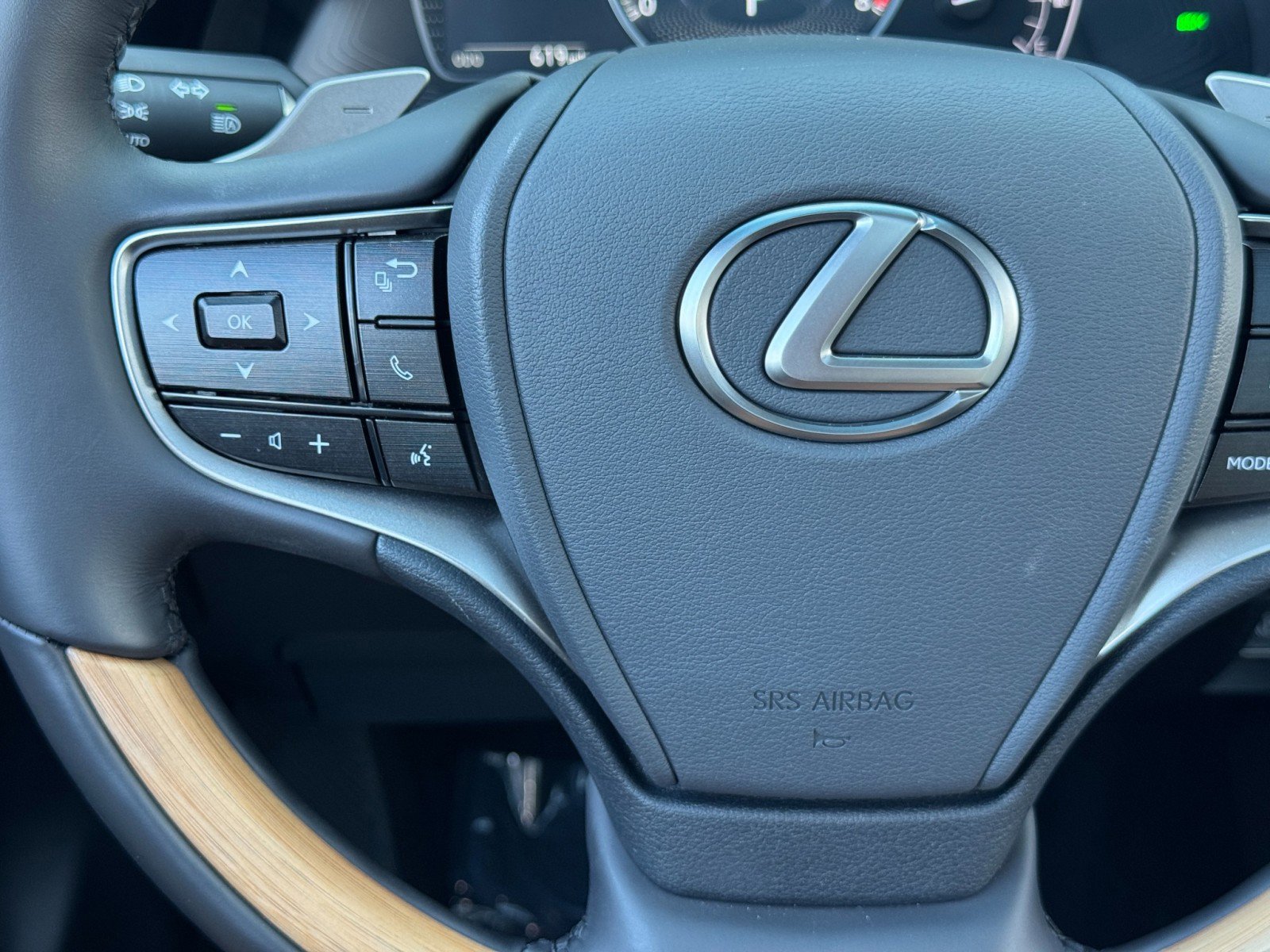 Used 2025 Lexus ES 350 Ultra Luxury w/ Accessory Package (Z1) image 24
