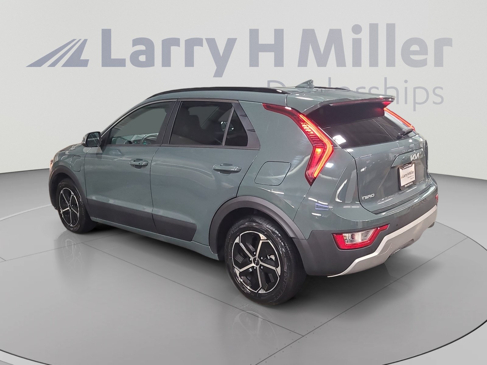Used 2023 Kia Niro EX w/ EX Cold Weather Package FWD image 3
