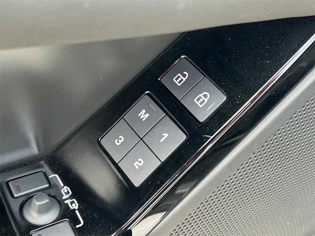 Used 2025 Land Rover Range Rover Velar Dynamic SE image 26