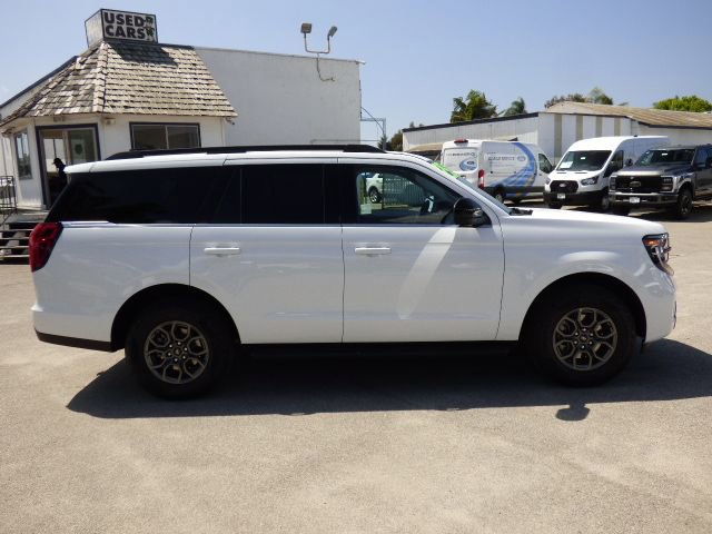 Used 2025 Ford Expedition Active RWD image 2