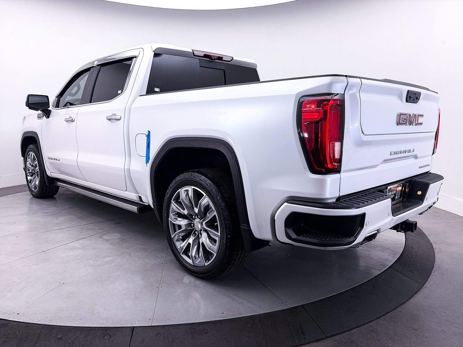 Used 2023 GMC Sierra 1500 Denali w/ Denali Reserve Package AWD/4WD image 15