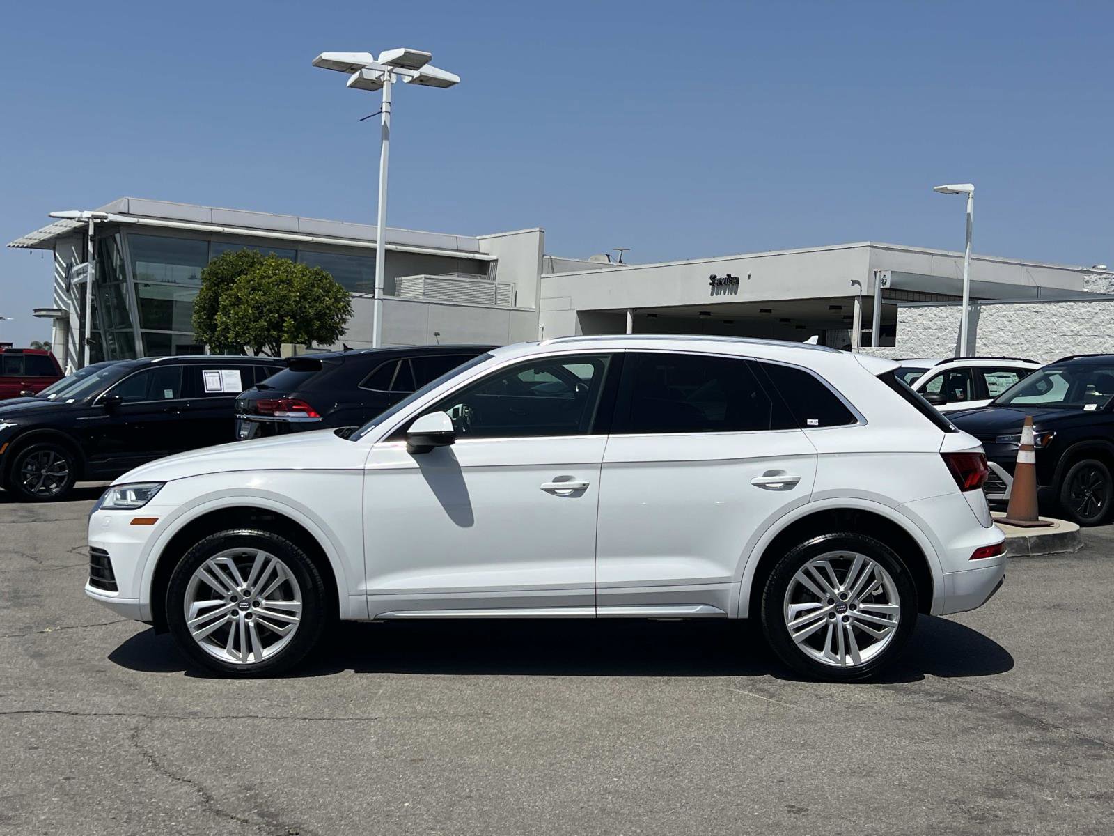 Used 2018 Audi Q5 2.0T Premium Plus w/ Premium Plus Package image 2