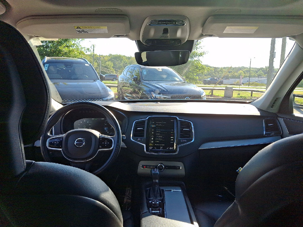 Used 2021 Volvo XC90 T5 Momentum w/ Climate Package FWD image 10