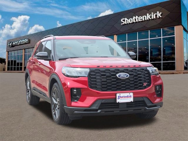 Used 2025 Ford Explorer ST image 3