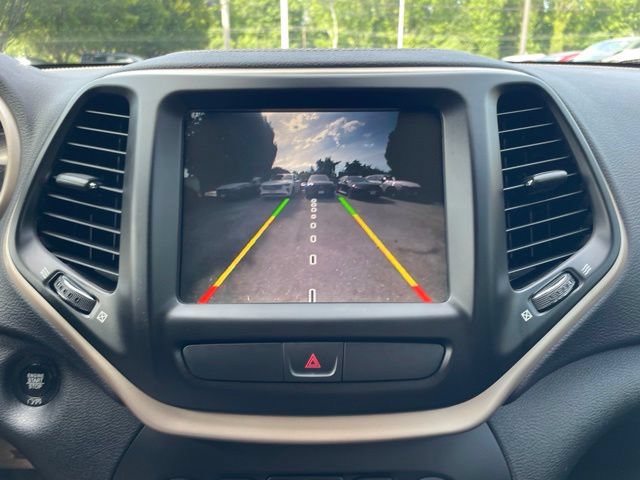 Used 2017 Jeep Cherokee Latitude w/ Comfort/Convenience Group AWD/4WD image 20