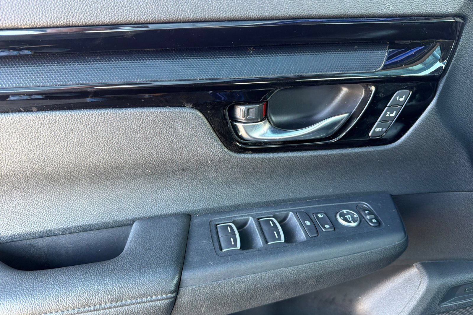 Used 2025 Honda CR-V EX-L image 11