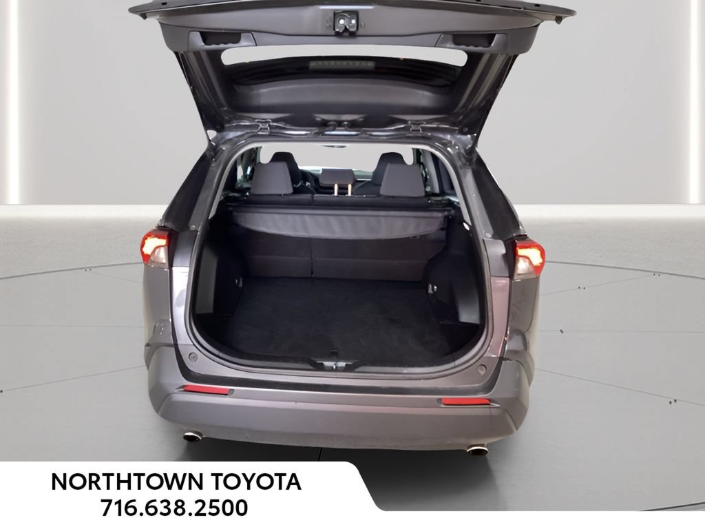 Used 2025 Toyota RAV4 XLE AWD/4WD image 13