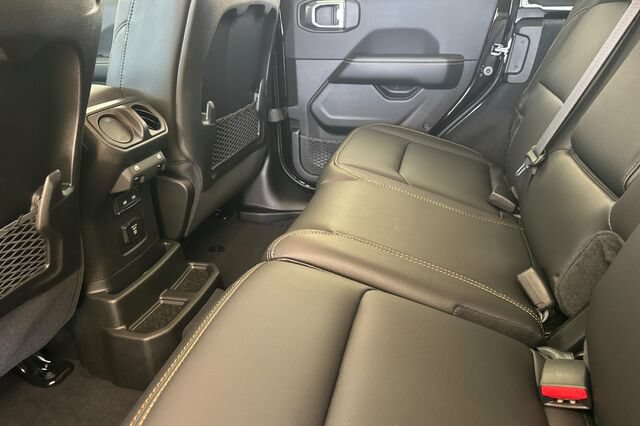 New 2027 Jeep Wrangler Unlimited Sahara AWD/4WD image 9