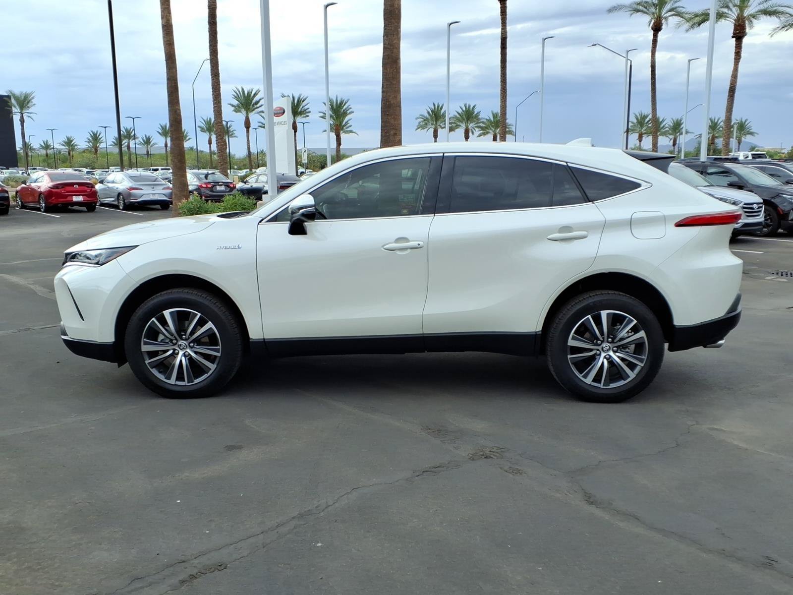 Certified 2021 Toyota Venza LE w/ Carpet Mat Package (TMS) AWD/4WD image 7