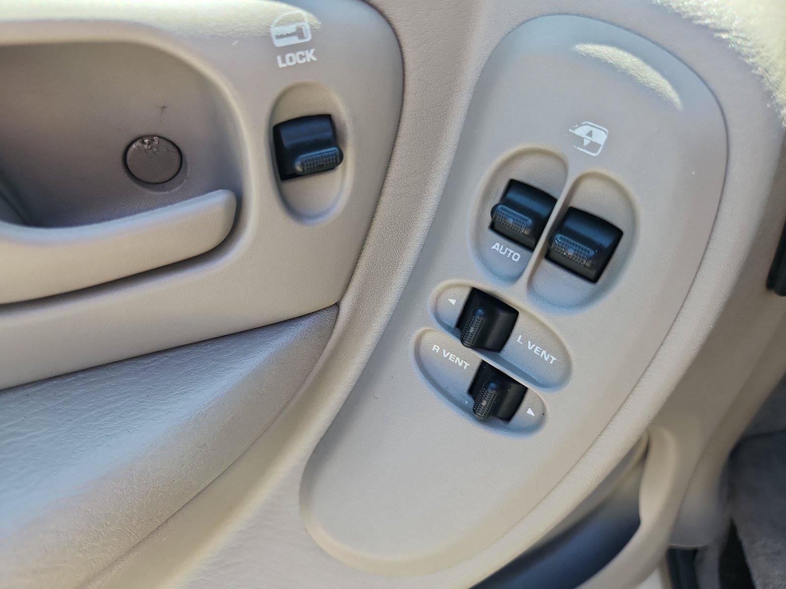 Used 2001 Dodge Grand Caravan Sport FWD image 16
