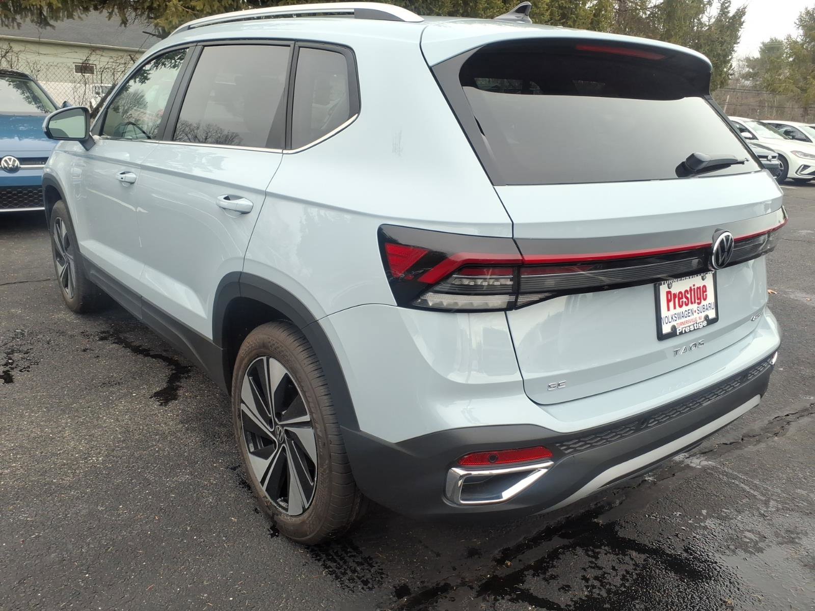 New 2026 Volkswagen Taos SE image 3